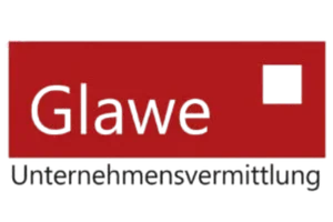 Prokanzlei Logo Glawe Unternehmensvermittlung mit rotem Schriftzug und quadratischem Symbol auf transparentem Hintergrund.