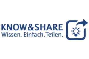 Prokanzlei Logo Know Share mit blauem Schriftzug, Zahnrad-Symbol und Slogan „Wissen. Einfach. Teilen.“.