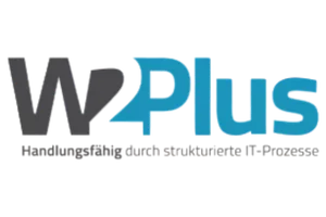 Prokanzlei Logo W2Plus mit grau-blauem Schriftzug auf transparentem Hintergrund.
